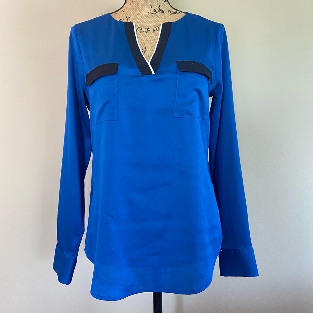 •Ann Taylor• contrast pullover blouse